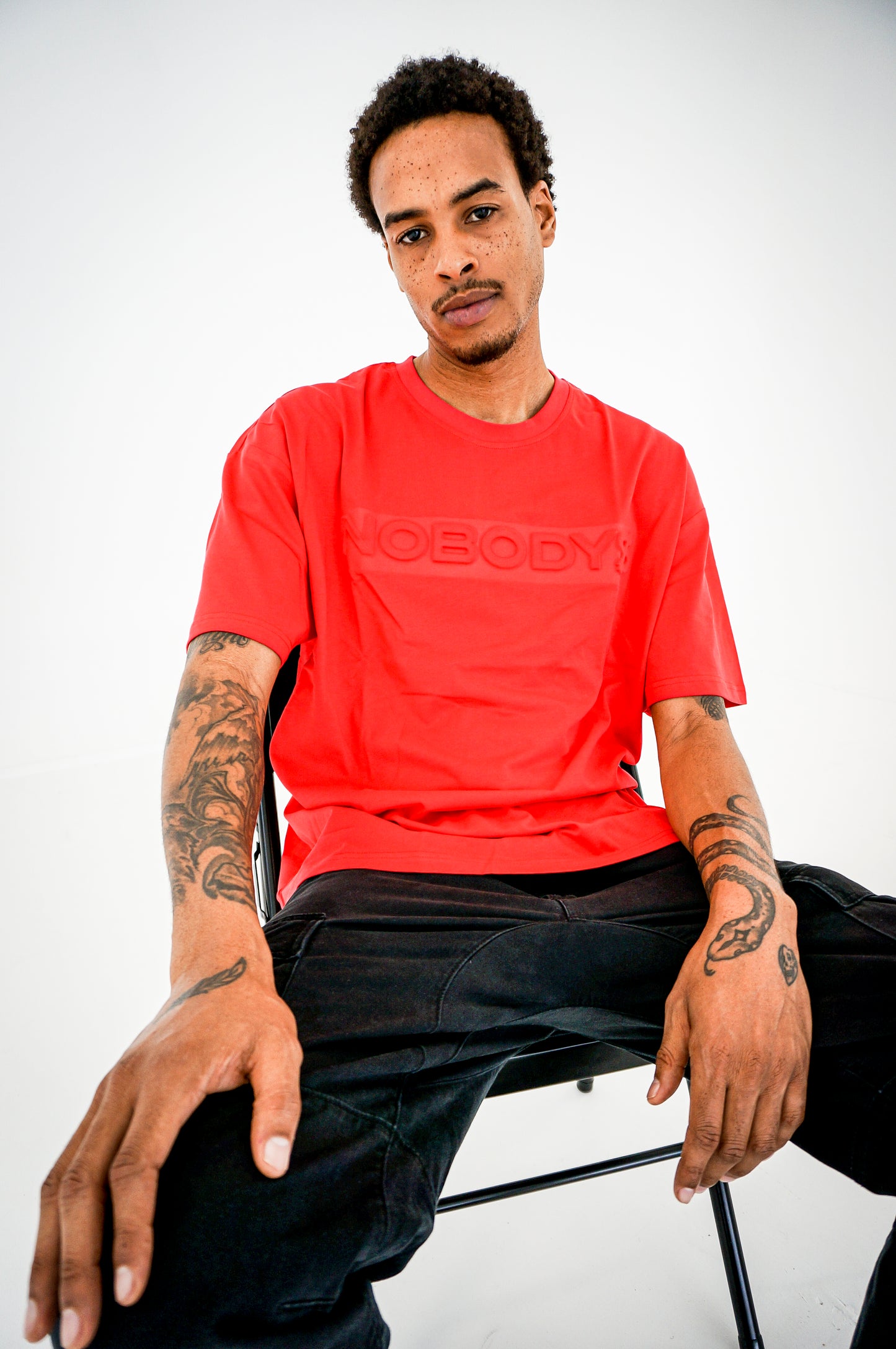 EMBOSSED NOBODYS TEE (RED)